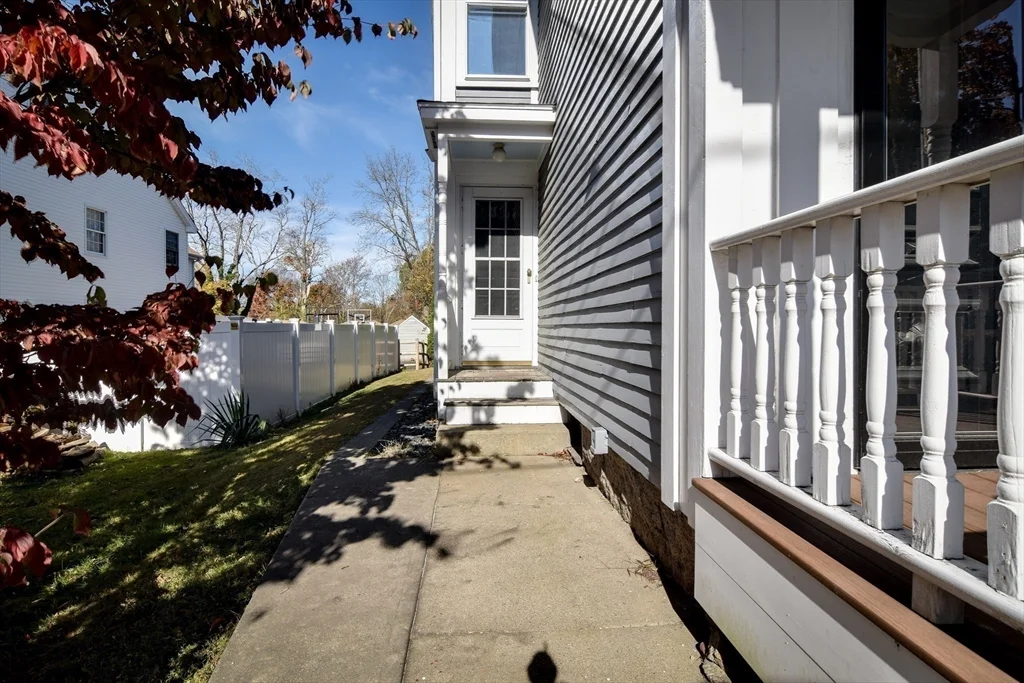 110 Main St, Hopkinton