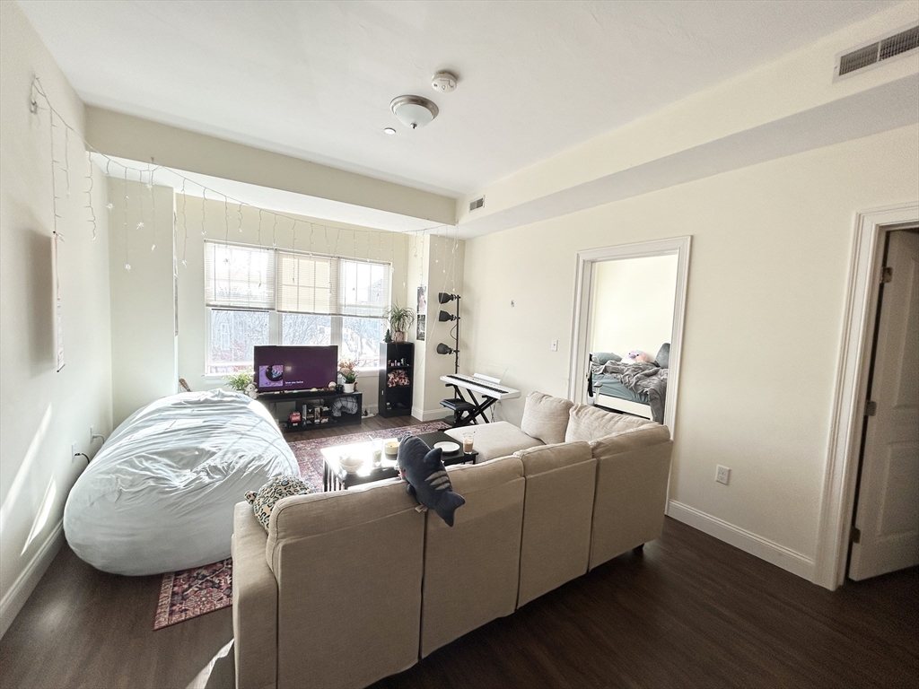 81 Amory St, Jamaica Plain