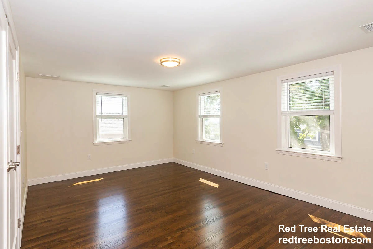 77 Rock Glen Rd, Medford