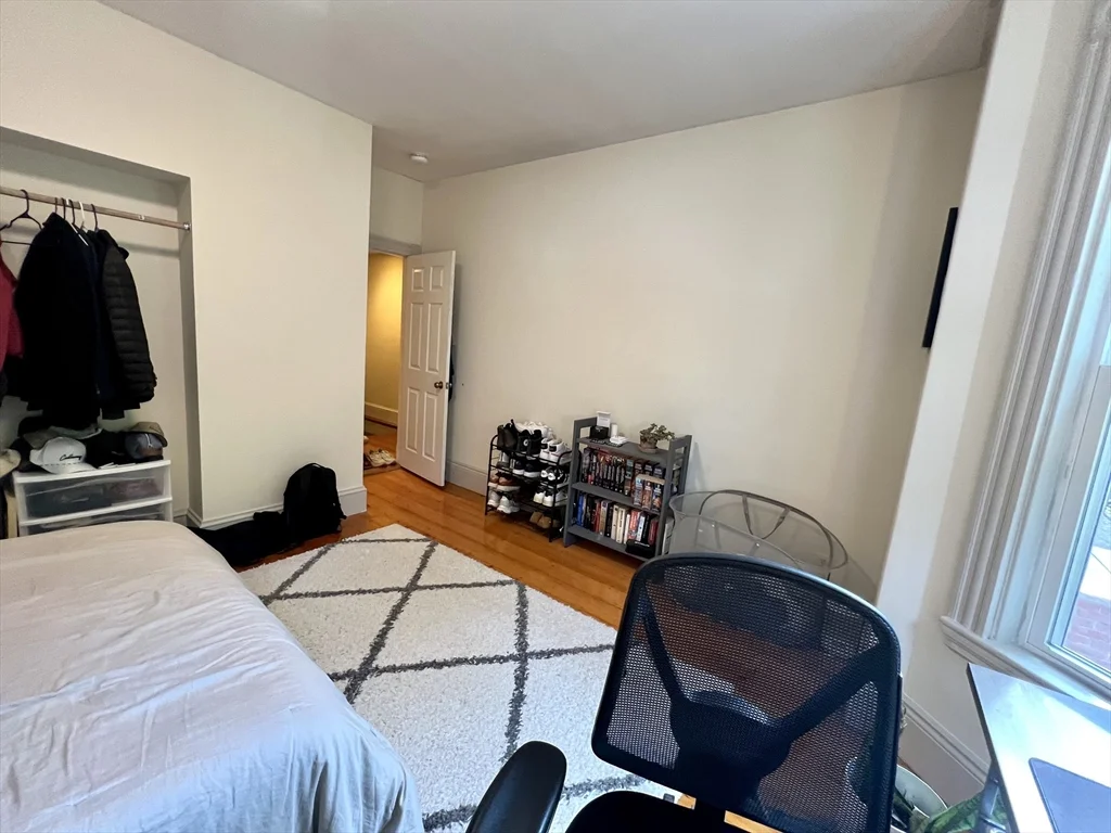 682 E 6th St, South Boston
