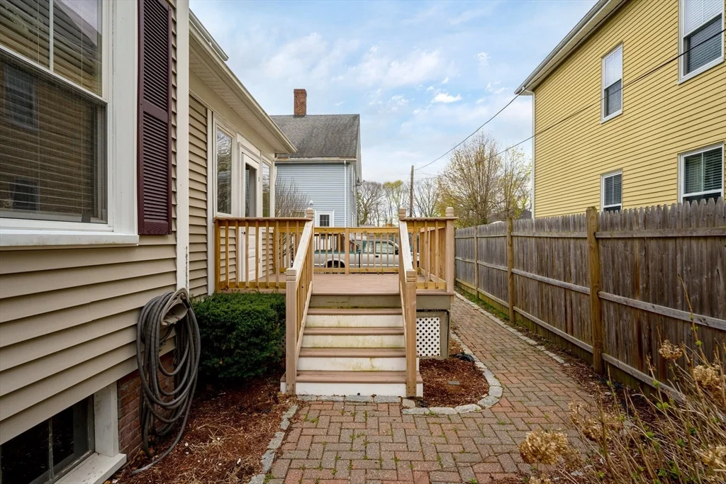 4 Prospect St, Attleboro