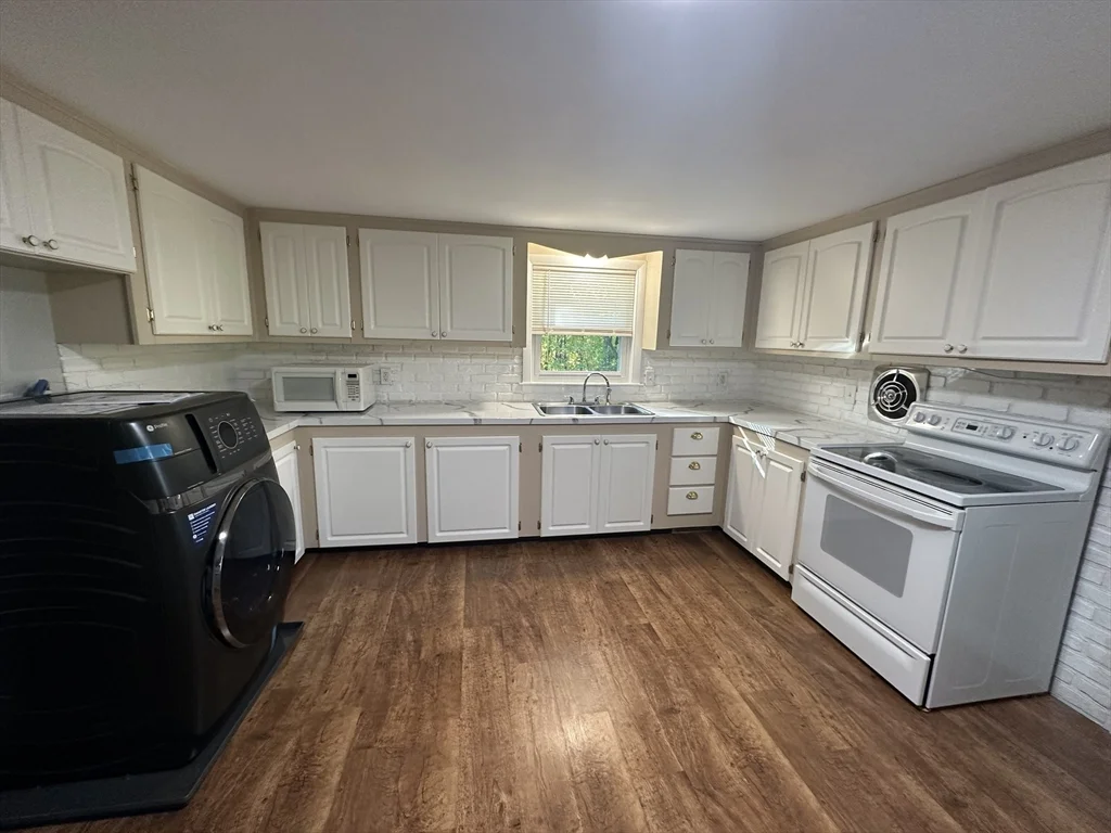 2 Bow St, Plainville