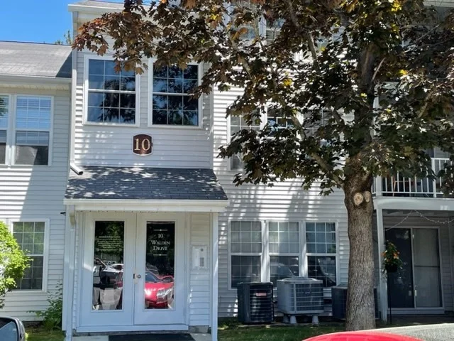 10 Walden Dr, Natick