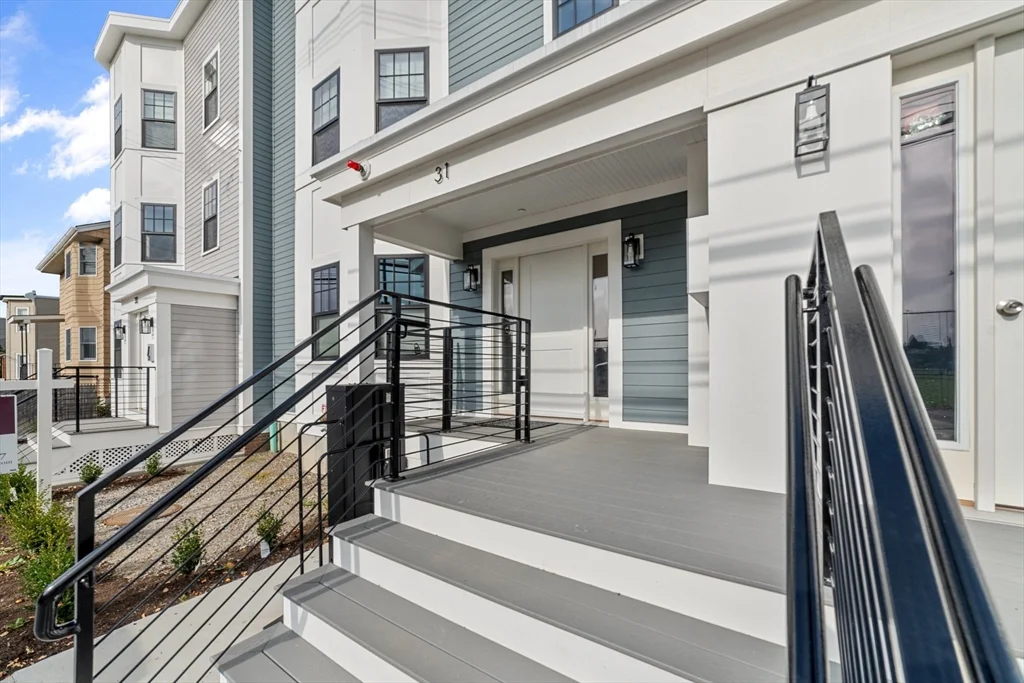 31 Boardman St, East Boston