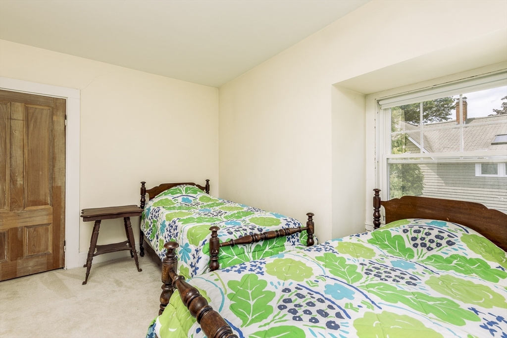 4 Spray Ave, Marblehead