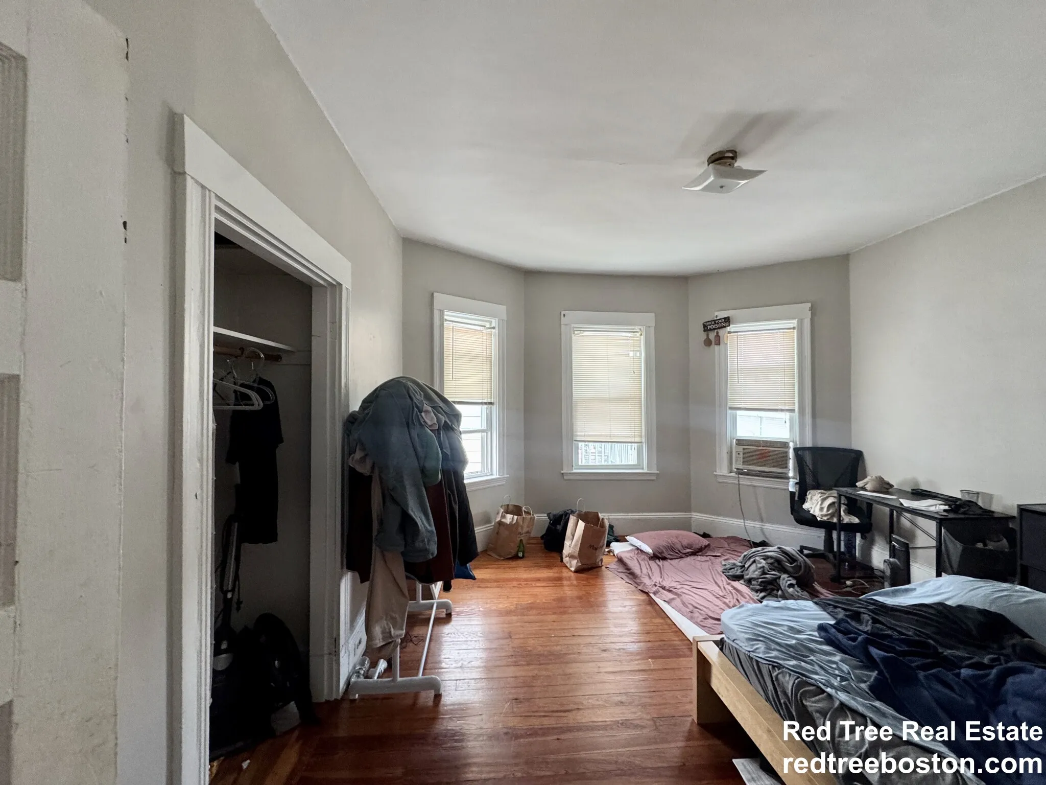 348 Faneuil St, Oak Square