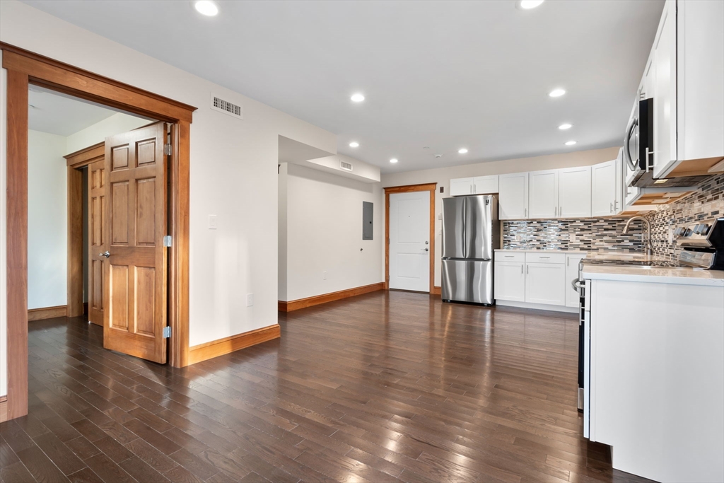 44 Maple St, Danvers