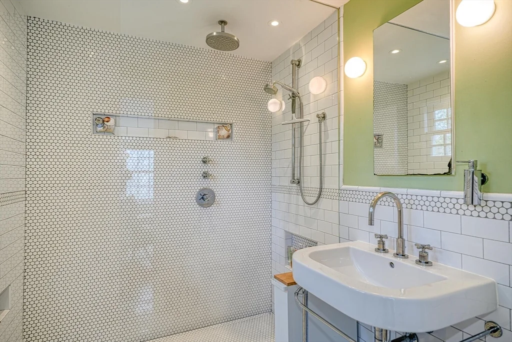 60 Kilburn Rd, Belmont