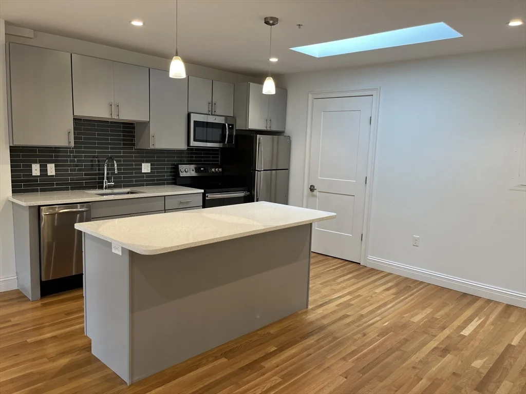 166 Newbury St, Back Bay