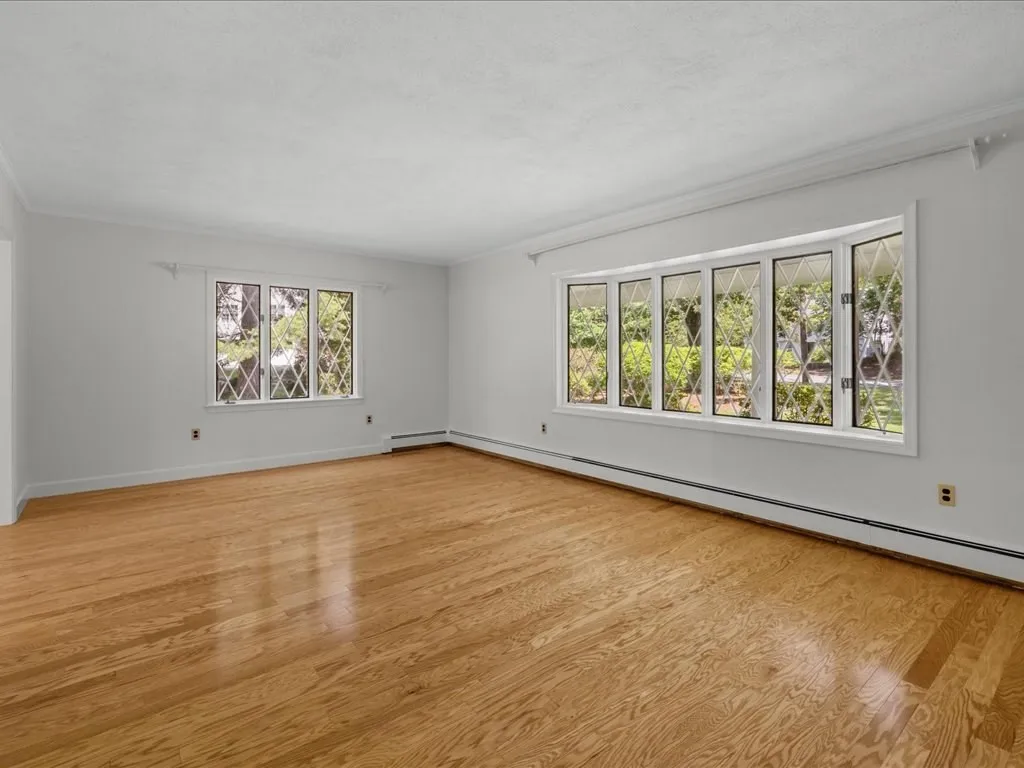 15 Woodridge Rd, Dover