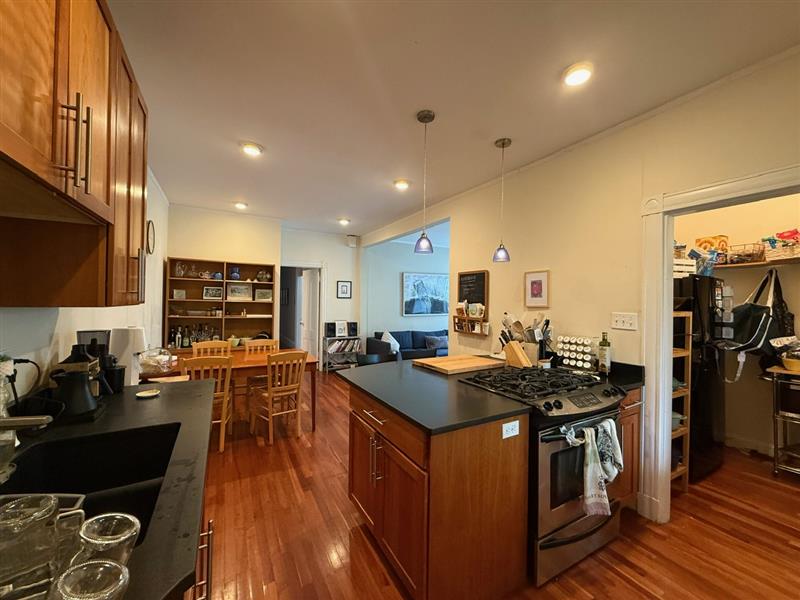 67 Highland Ave, Mid-Cambridge