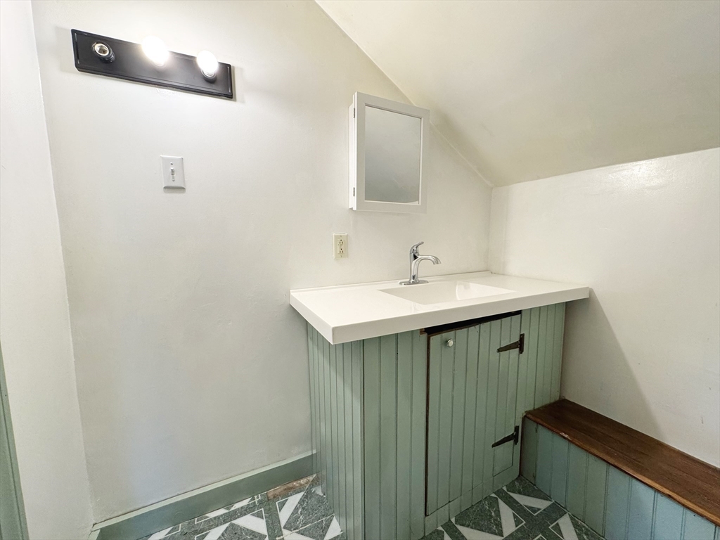 563 N Washington, North Attleboro