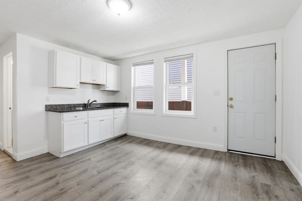 176 Ferry St, Everett