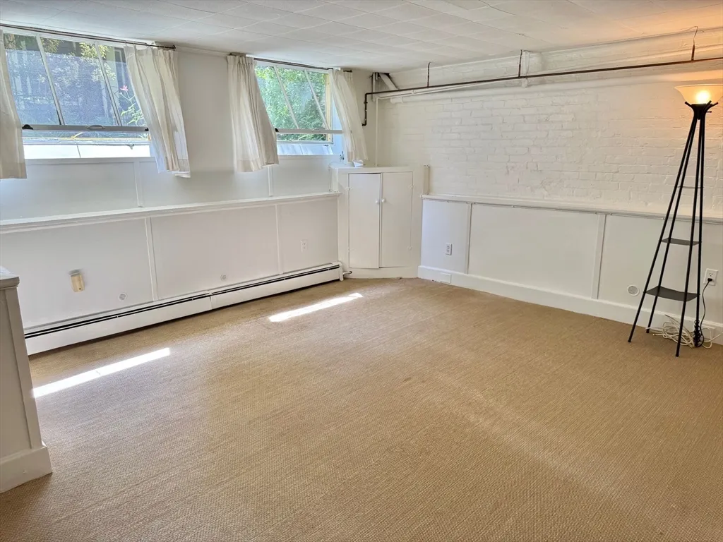 12 Humboldt St, Neighborhood Nine