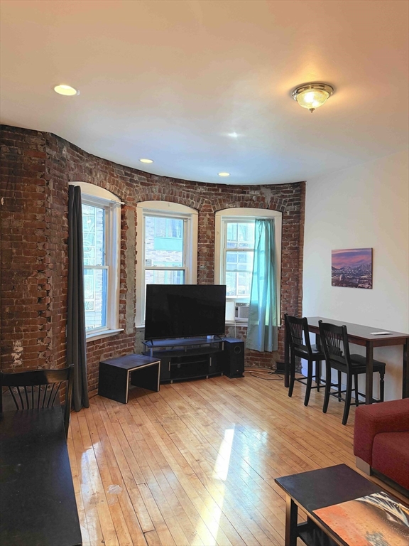 11 Vancouver St, Fenway