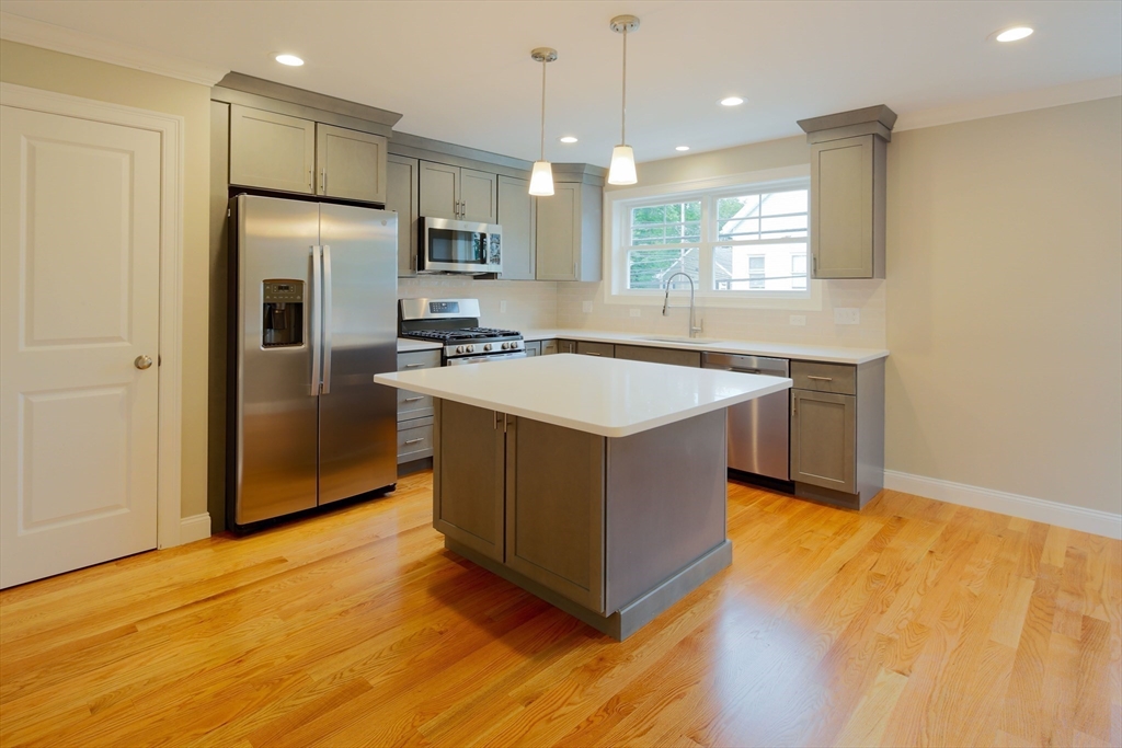 63 Bacon St, Waltham