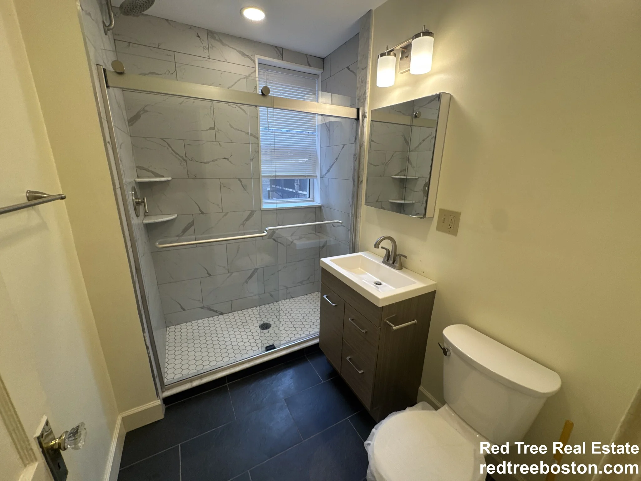 106 Queensberry St, Fenway