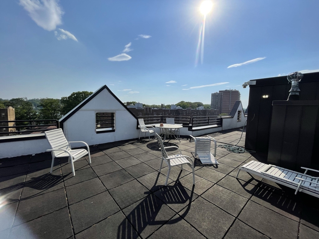 1933 Commonwealth Ave, Brighton