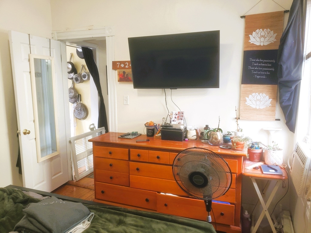 27 Medford St, Medford