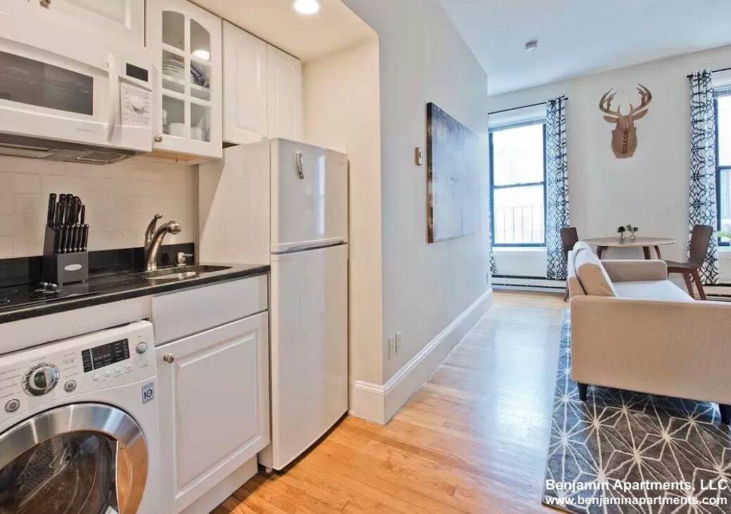 230 Newbury St, Back Bay