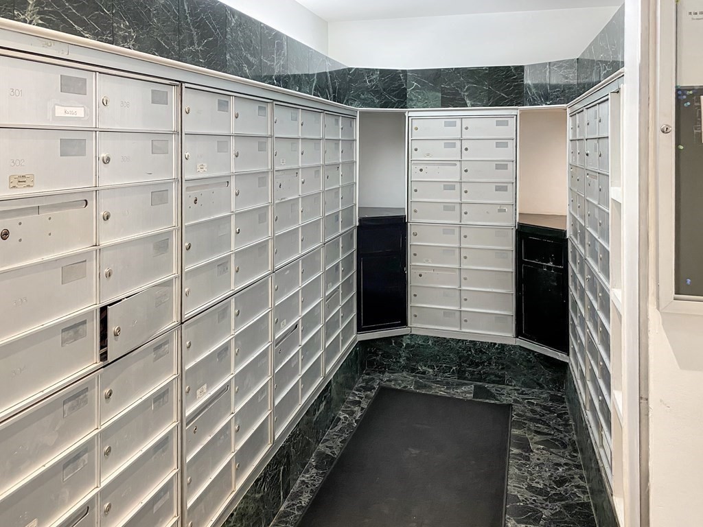 566 Commonwealth Ave, Fenway