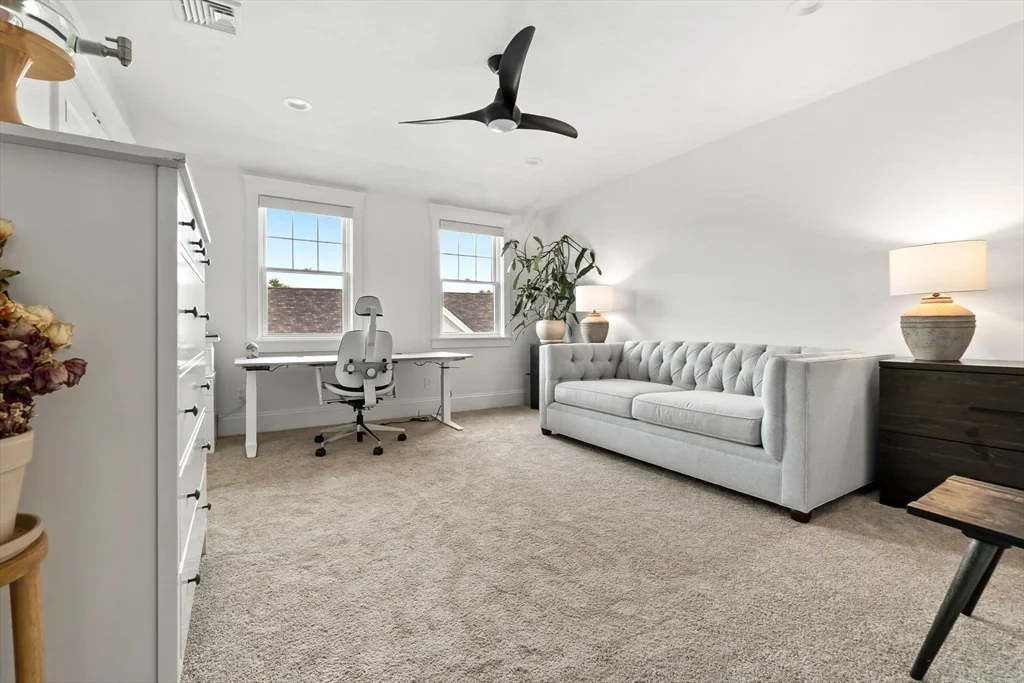 4 Gabaree Ct, Newburyport