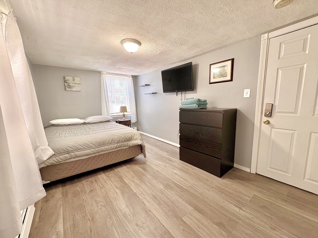 285 Roxbury St, Roxbury