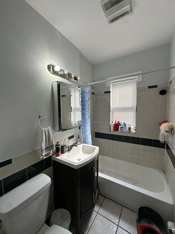 435 Walnut Ave, Roxbury