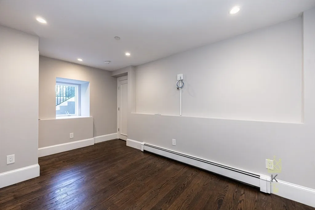 85 Regent St, Roxbury