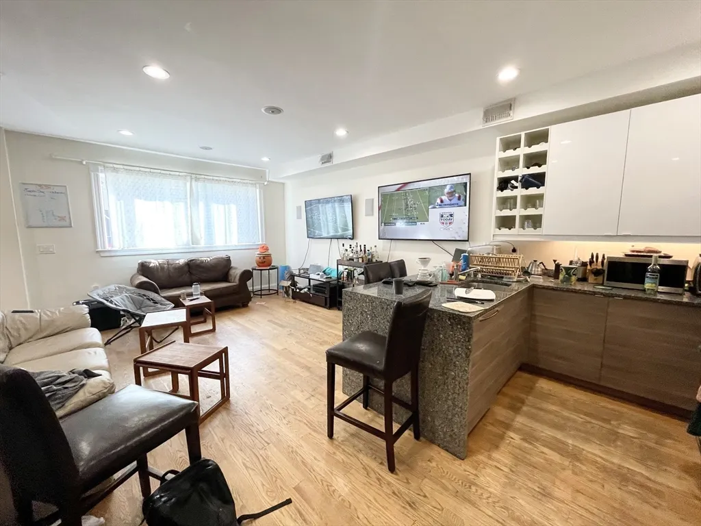 275 Dorchester, Boston