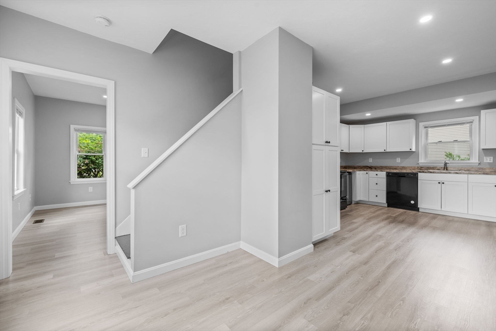 28 Greenwood Ave, Weymouth