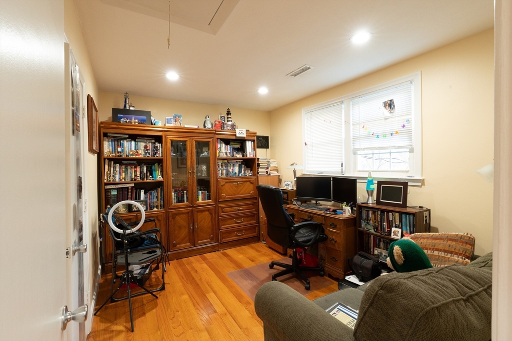 41 Davis Ave, Norwood