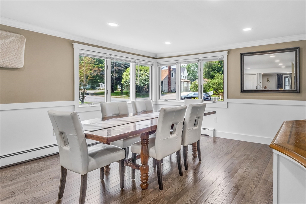 4 Oakridge Ave, Natick