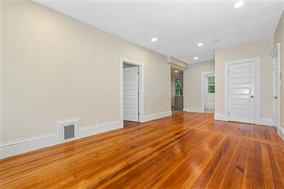 40 Brackett St, Oak Square