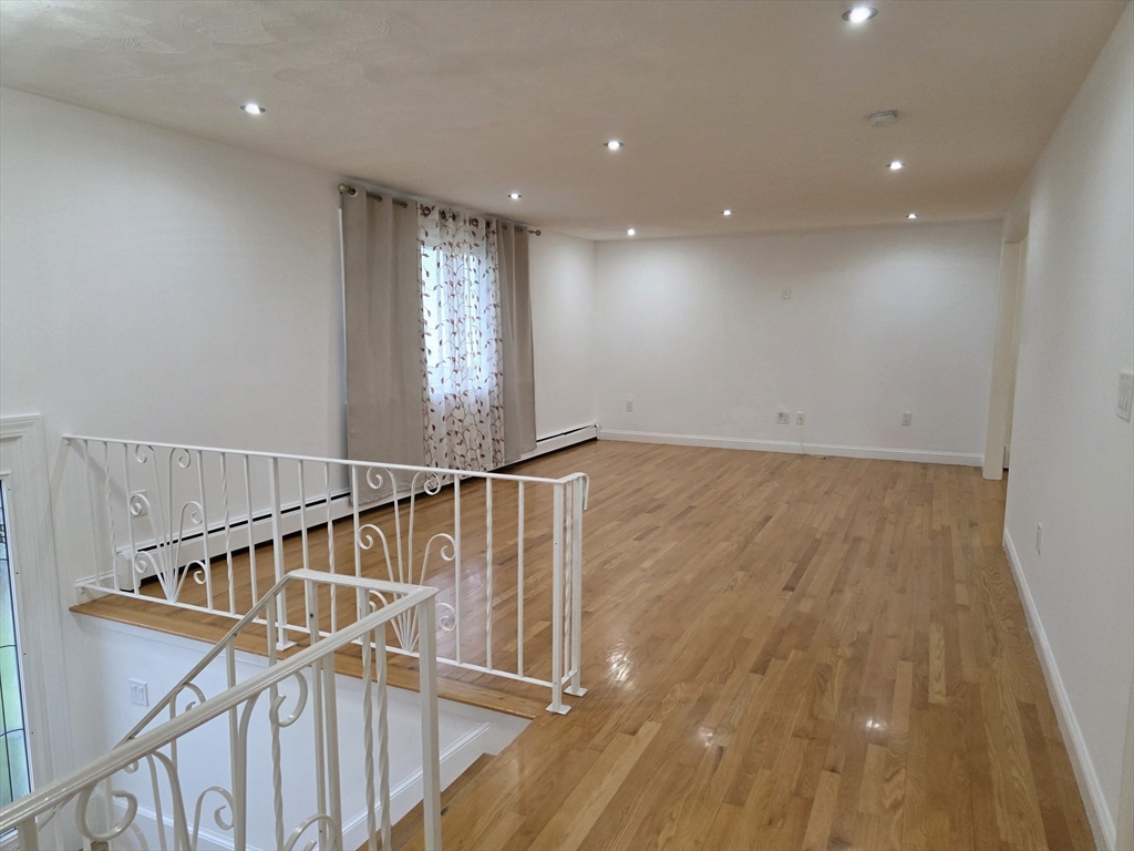 4 Hickey Dr, Framingham