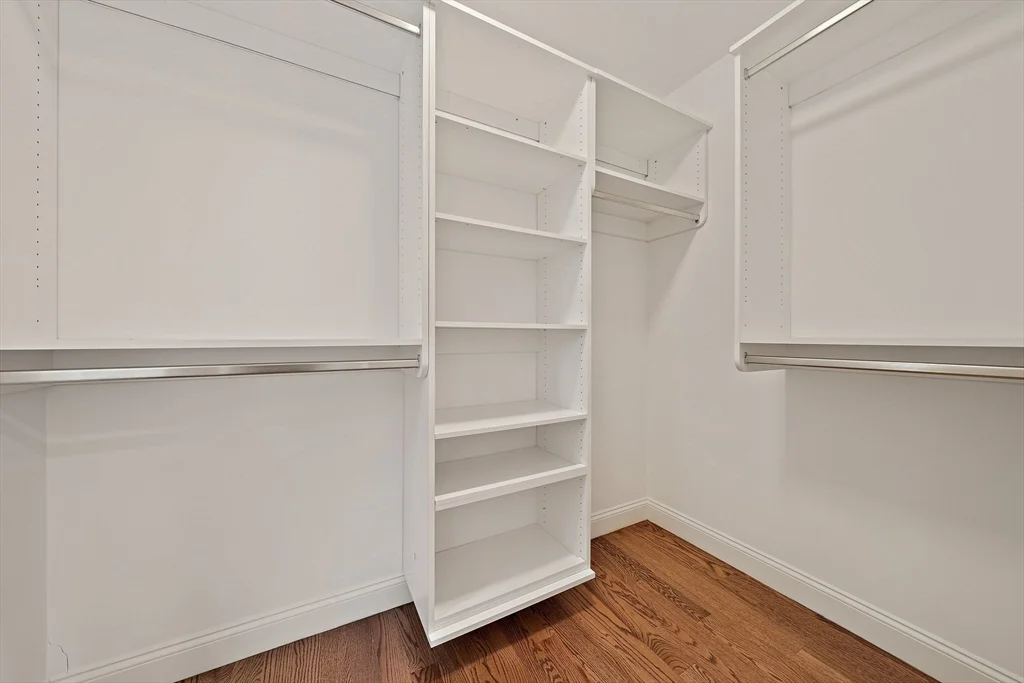 15 Lakeview Ave, Waltham