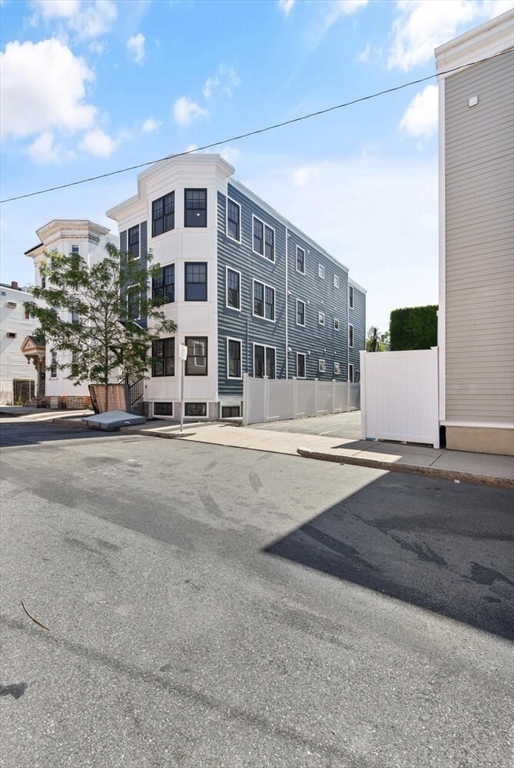 701 E 2nd St, South Boston