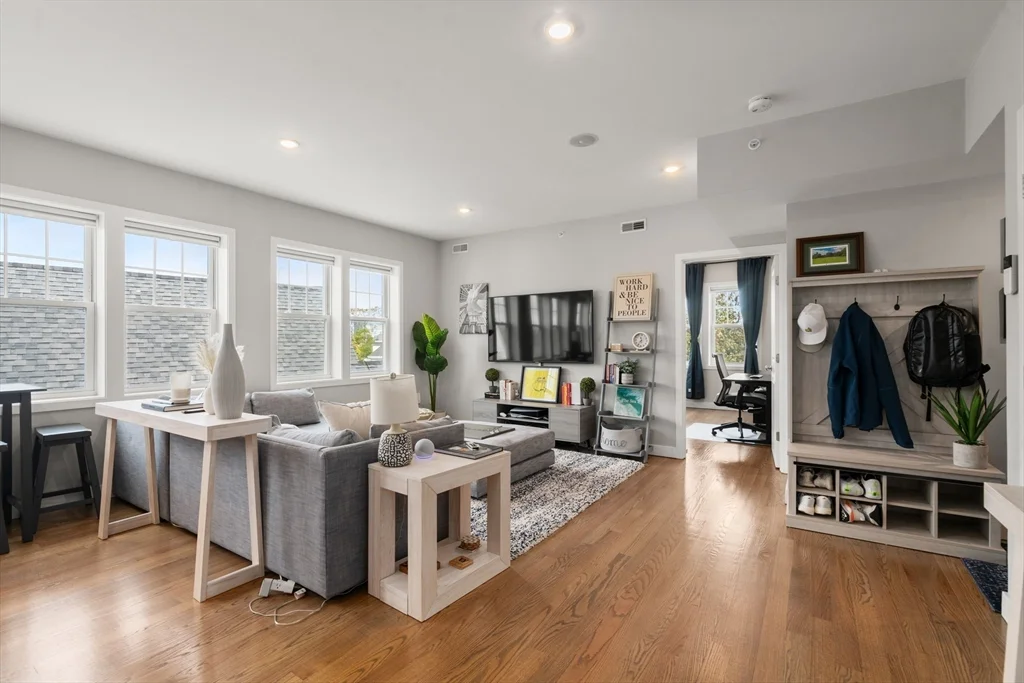 47 Sargent St, Roxbury