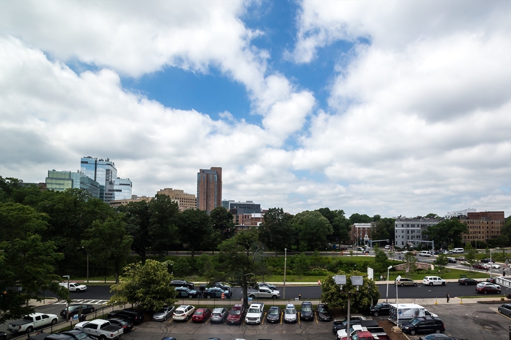 137 Peterborough St, Fenway