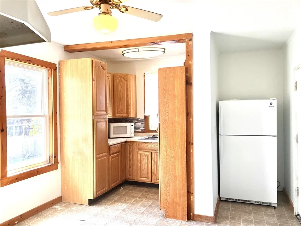 4 Sisson Ter, East Lynn