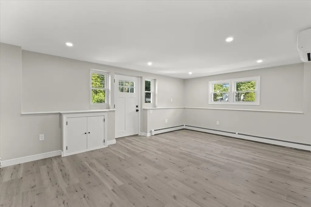 19 Coach Ln, Norwood