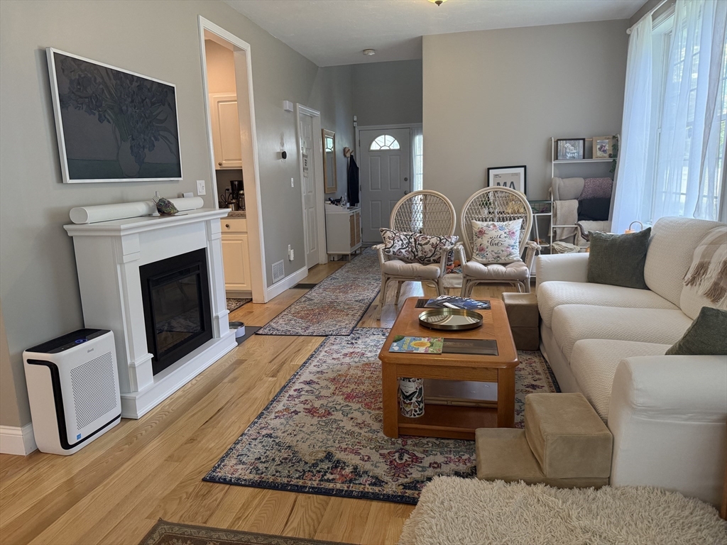 28 Ptarmigan Dr, Shrewsbury