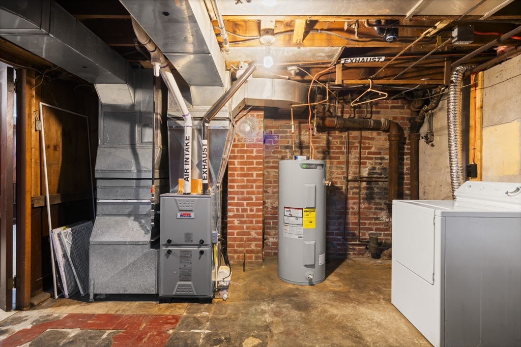 216 Dwight Rd, Springfield