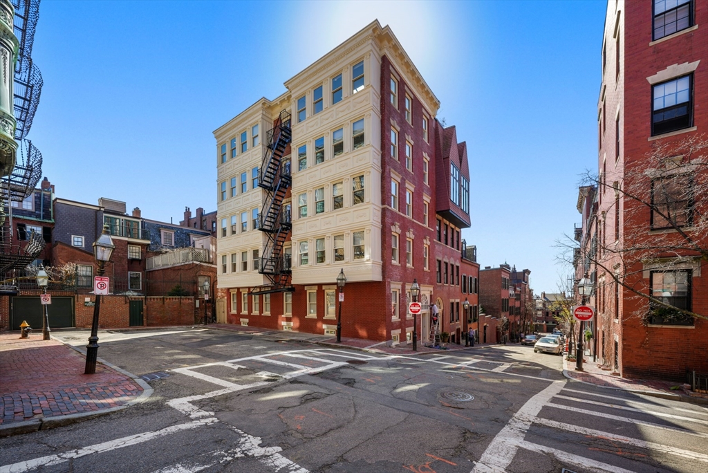 112 Myrtle, Beacon Hill