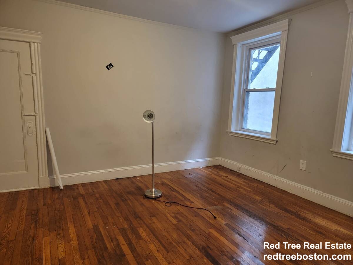 Studio bed, 1 bath apartment for rent at 368 Riverway Unit 5, Jamaica Plain — photo 4 of 8
