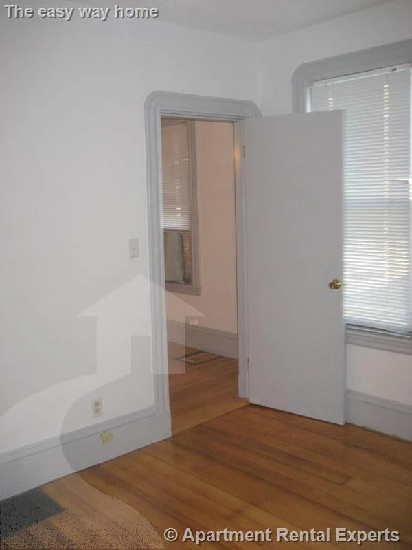 21 Windom St, Davis Square