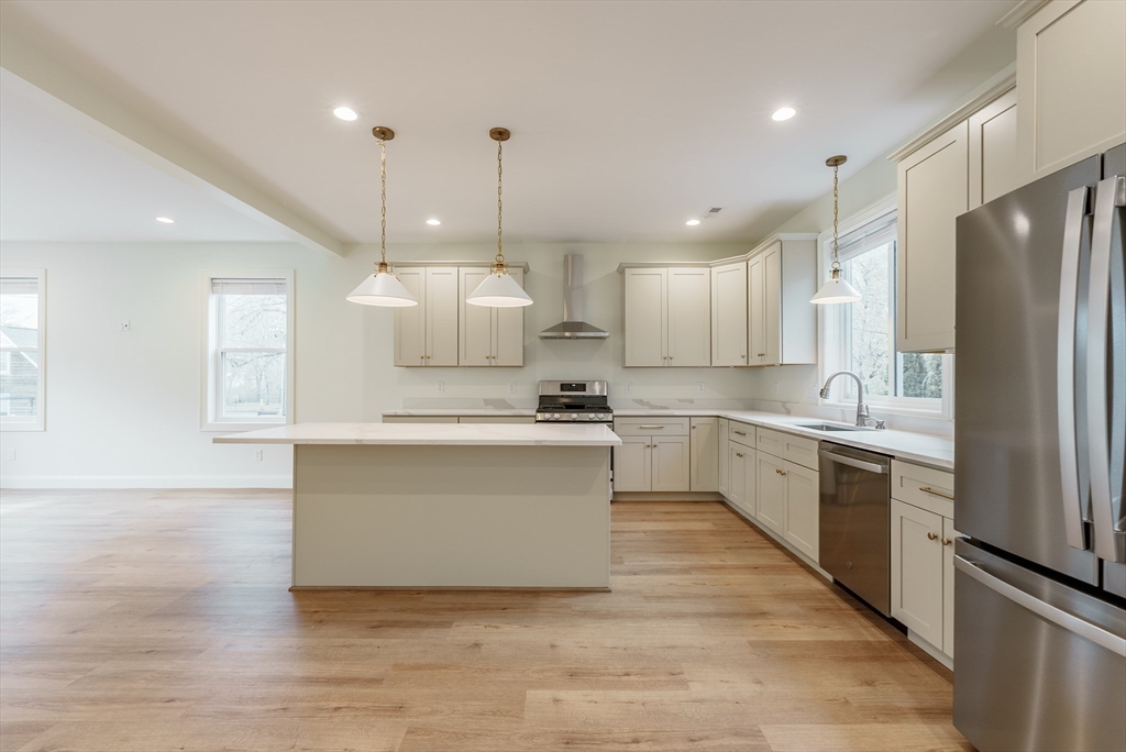 23 Moore St, Agawam