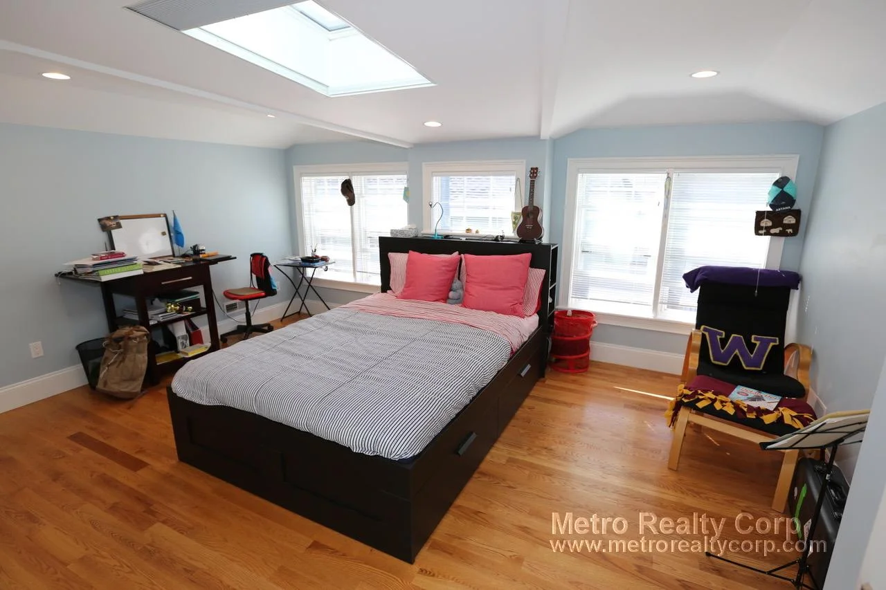 7 Acron Rd, Brookline Village