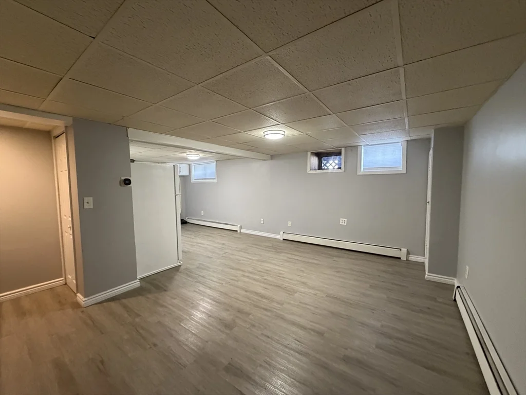 89 Bunker Hill Ave, Lowell