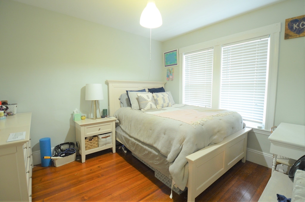 14 Breck Ave, Oak Square